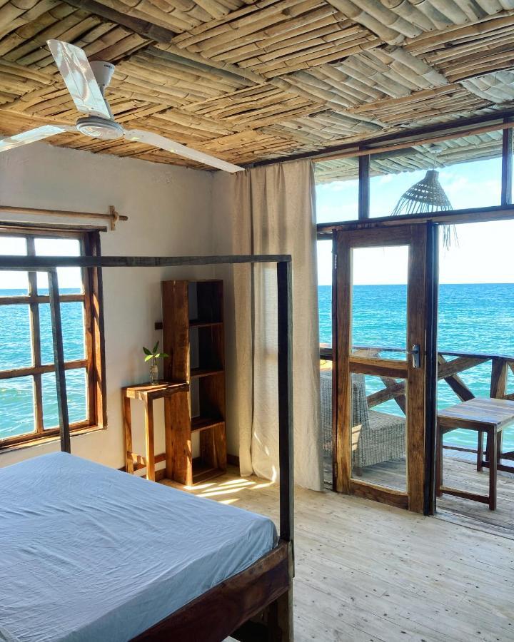 Soul Rebel Lodge & Backpackers Nkhata Bay Dış mekan fotoğraf